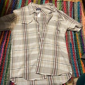 Patagonia short sleeve button down size medium